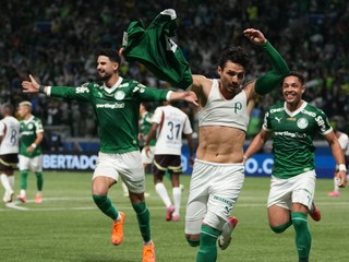 Raphael Veiga oslavuje gól.