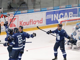 Na snímke radosť hráčov Bratislavy po góle v zápase 14. kola hokejovej Tipsport ligy medzi HK Nitra a HC Slovan Bratislava.