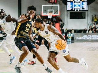 Momentka zo zápasu Patrioti Levice - AEK Atény v Lige majstrov. 