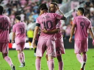 Lionel Messi oslavuje gól. 