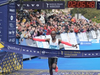 Víťazom 102. ročníka Medzinárodného maratónu mieru (MMM) sa stal Keňan Moses Kipngetich Kemei.