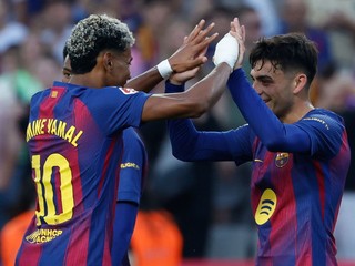 Lamine Yamal a Pedri.