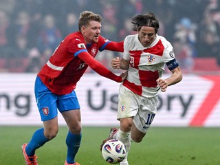 Pavel Šulc a Luka Modrič v zápase kvalifikácie MS 2026 Česko - Chorvátsko.