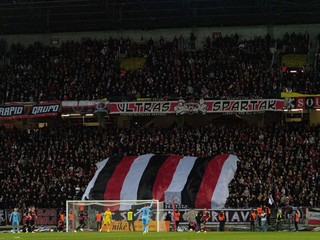 Pohľad na tribúnu s domácimi fanúšikmi v zápase 11. kola Niké ligy Spartak Trnava - Slovan Bratislava.