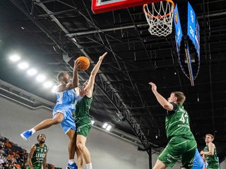 Fotka zo zápasu BC Slovan Bratislava - Patrioti Levice.