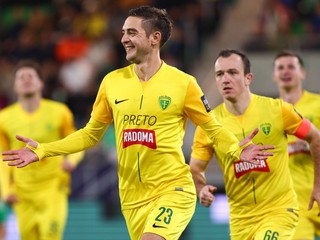 Michal Faško sa raduje z gólu.