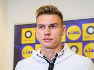 Adam Hrdina počas mediálneho brífingu slovenskej futbalovej reprezentácie do 21 rokov.