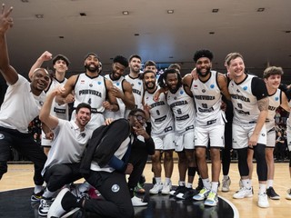 Na snímke basketbalisti Prievidze.