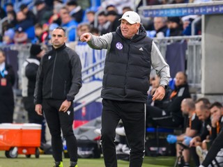Tréner KFC Komárno Mikuláš Radványi počas zápasu Slovan Bratislava - KFC Komárno.