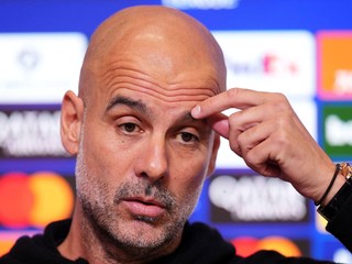 Pep Guardiola na tlačovej konferencii.