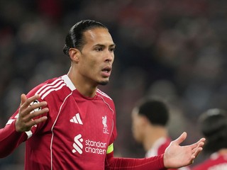 Virgil van Dijkpočas zápasu Liverpool - PSV Eindhoven.