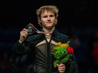 Ilia Malinin so zlatou medailou na hrudi.