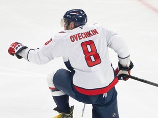 Alexander Ovečkin oslavuje gól.