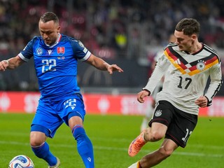 Stanislav Lobotka a Florian Wirtz.