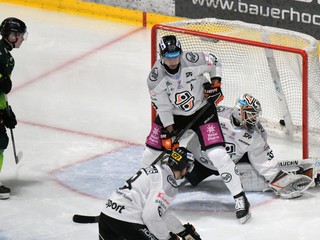 Brankár Patrik Jurčák v zápase HC Košice – Vlci Žilina.