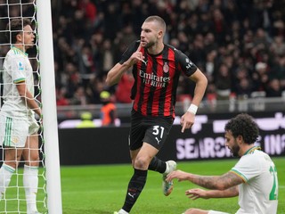 Strahinja Pavlovič oslavuje gól do siete AS Rím.