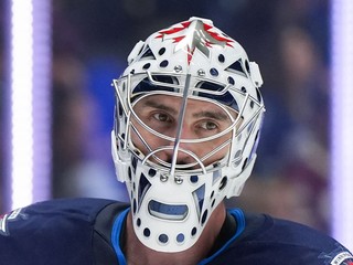 Brankár Winnipegu Jets  Connor Hellebuyck.