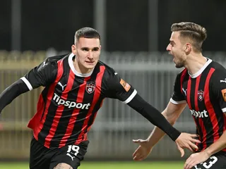 Na snímke hráči Trnavy zľava Timotej Kudlička a Filip Twardzik sa tešia z gólu.