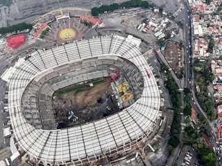 Letecký pohľad na renovačné práce na štadióne Azteca, alebo štadióne Banorte.