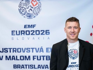 Na snímke zľava bývalý futbalový reprezentant SR a ambasádor ME v malom futbale Juraj Kucka.