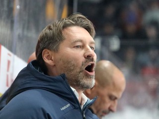Na snímke hlavný tréner slovenskej hokejovej reprezentácie Vladimír Országh počas zápasu Vianočného Kaufland Cupu.