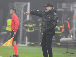 Na snímke tréner ŠK Slovan Vladimír Weiss st. 