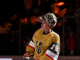 Brankár Vegas Golden Knights Carter Hart (79).