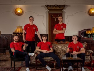 Českí futbalisti v dresoch pre baráž MS.