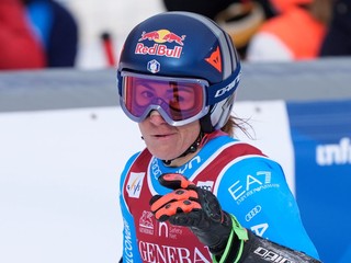 Sofia Goggiová v cieli pretekov super-G vo Val-d'Isère.