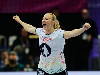 Henny Ella Reistad z Nórska oslavuje po strelení gólu.