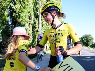 Viktória Chladoňová sa teší z triumfu na MSR a ČR v Bánovciach nad Bebravou 2025.