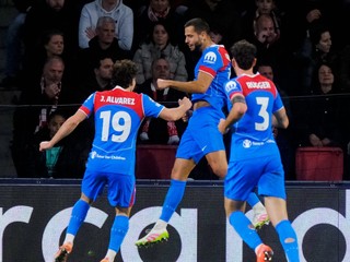 Dávid Hancko (Atlético Madrid) sa teší z gólu proti PSV počas zápasu úvodnej fázy Ligy majstrov.