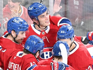 Radosť hráčov Montrealu po strelení gólu v zápase s Edmontonom.