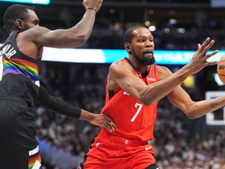 Kevin Durant v zápase proti Denveru.