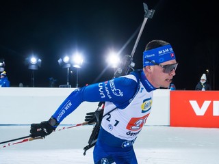 Tomáš Sklenárik počas pretekov v Östersunde.