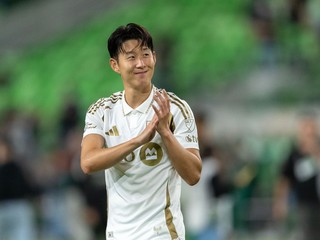 Útočník Los Angeles FC Son Heung-Min oslavuje víťazstvo nad Austin FC počas kola play-off Západnej konferencie MLS.