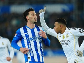 Kylian Mbappé oslavuje gól proti Alavesu.