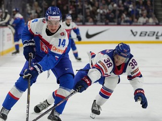 Alex Mišiak (14) v zápase proti USA na MS U20 2026.