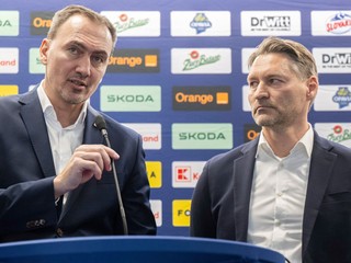 Zľava prezident SZĽH Miroslav Šatan a tréner slovenských hokeistov Vladimír Országh.