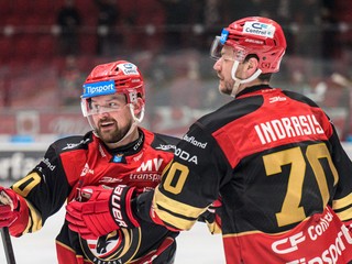 Hráči Prešova sa tešia z gólu. 