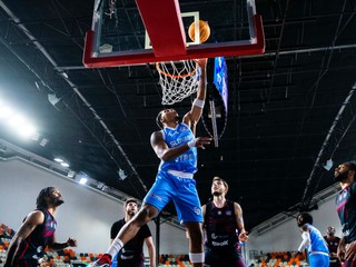Momentka zo zápasu 18. kola Tipos SBL v basketbale mužov BC Slovan Bratislava - BC Komárno.