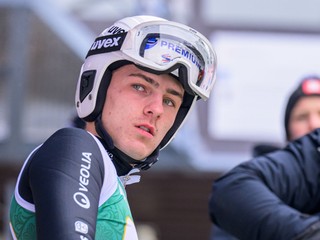 Slovenský reprezentant v skokoch na lyžiach Hektor Kapustík sa pripravuje na skok počas tréningu na Svetovom pohári.