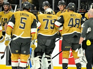 Carter Hart utrpel zranenie.