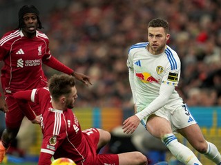 Momentka zo zápasu Premier League medzi Liverpoolom a Leedsom.