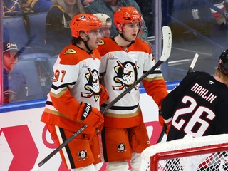 Leo Carlsson a Ian Moore.