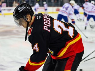 Martin Pospíšil odohral prvý zápas sezóny v drese Calgary Wranglers.