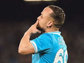 Stanislav Lobotka oslavuje gól.