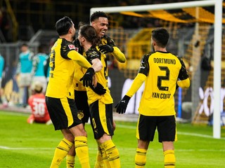 Dortmund oslavuje gól. 