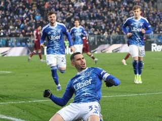 Lucas Da Cunha oslavuje gól do siete FC Turín.