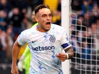 Lautaro Martinez sa teší z gólu v drese Interu Miláno.